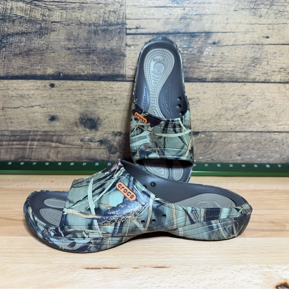 NEW- CROCS Men's Green Camouflage Sandals m9 w11 unisex